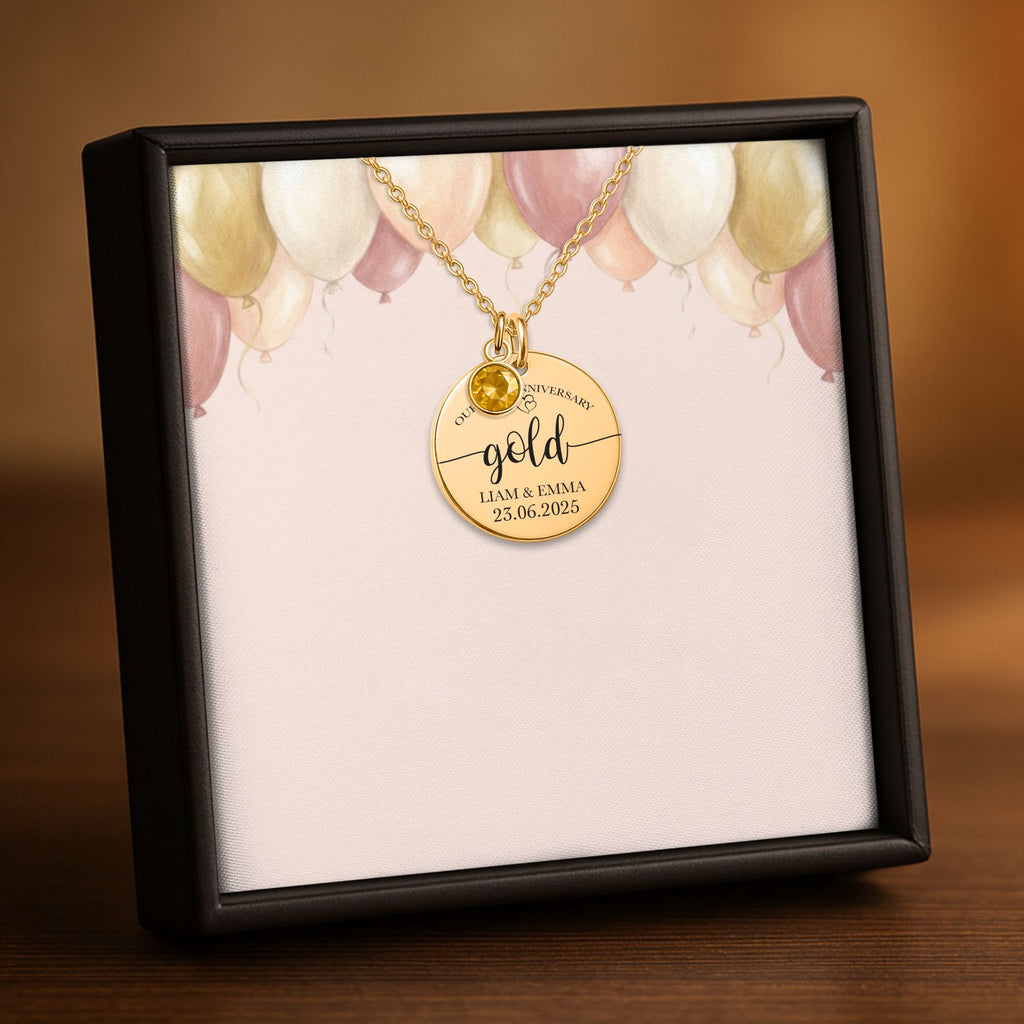 De muntketting met geboortesteen in goud, in een geschenkdoosje