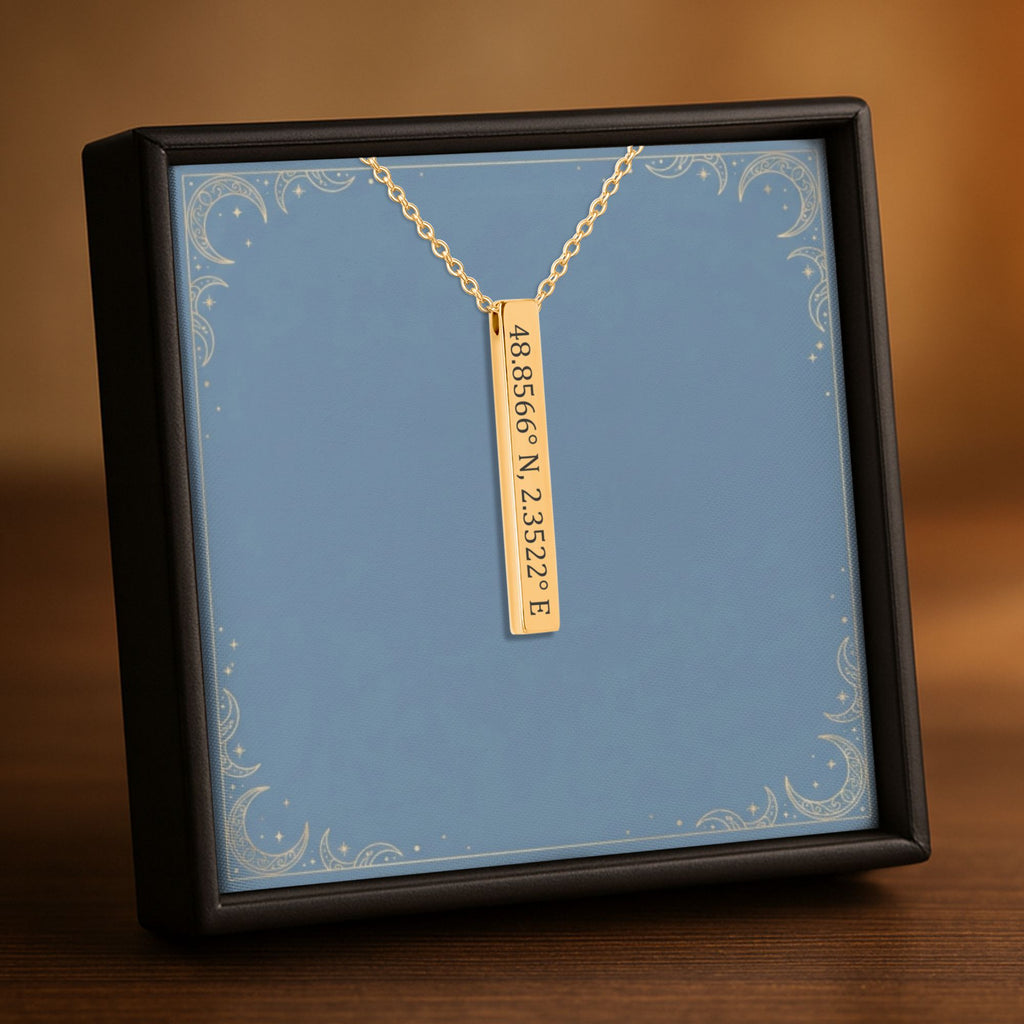 De 3D-staafketting in goud, in een geschenkdoosje