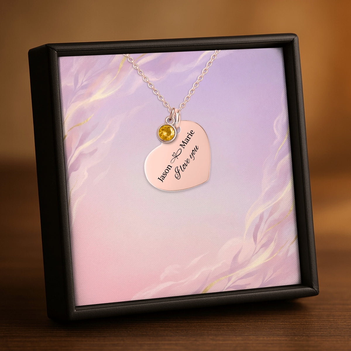 De hartketting met geboortesteen in roségoud, in een geschenkdoosje