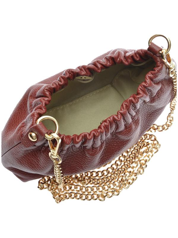 Blik in de open donkerrode crossbodytas