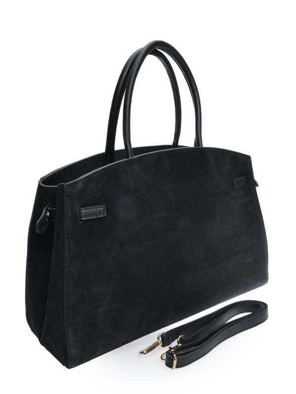 De zwarte shopper van achteren