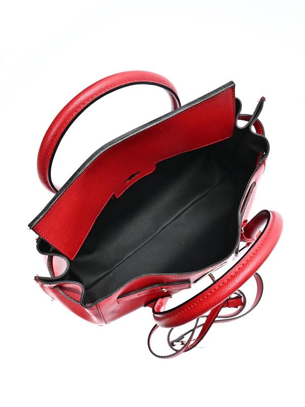 Blik in de open rode tas